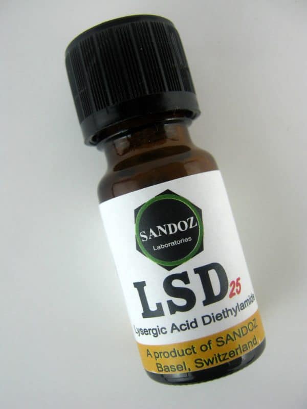 LSD เหลว - ซื้อ LSD เหลวออนไลน์ ส่งฟรี LSD เป็นชื่อเริ่มต้นของชื่อทางเคมีของเยอรมัน "lysergic Sauer diethylamide"